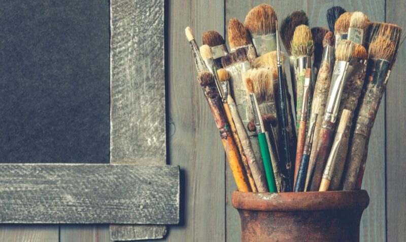 how-to-become-a-professional-nail-artist Featured Image