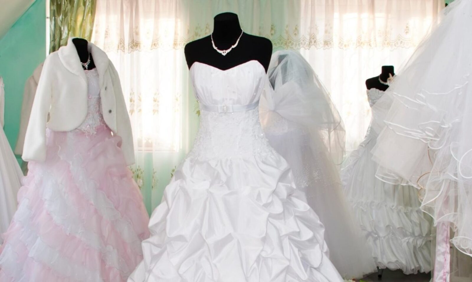 how-to-become-a-wedding-dress-wearer